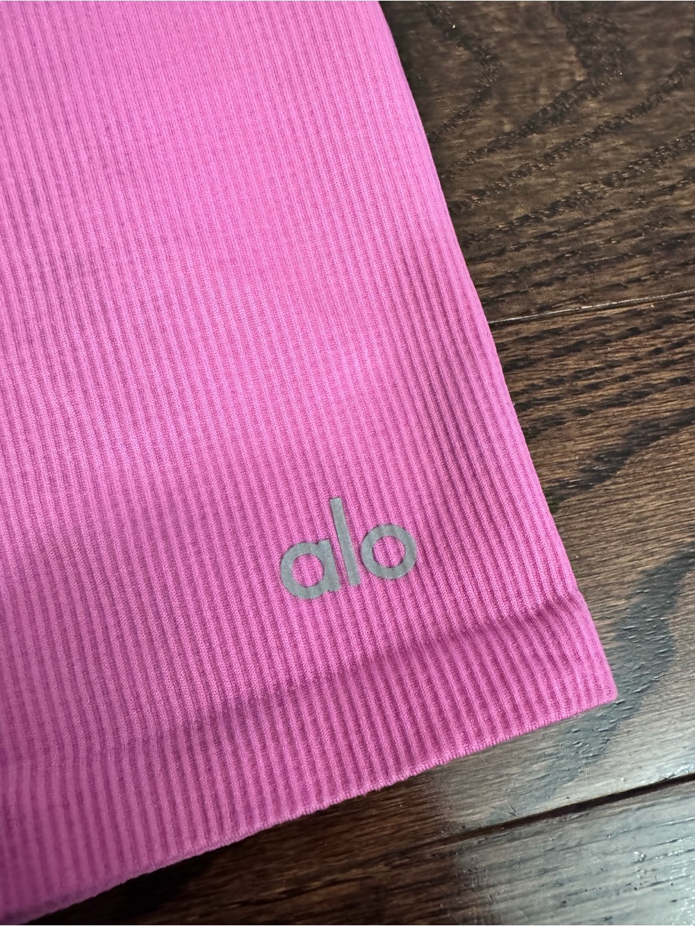 ALO Yoga 5" Seamless Ribbed Favorite Short Pink Size XS *READ Description - Picture 3 of 9